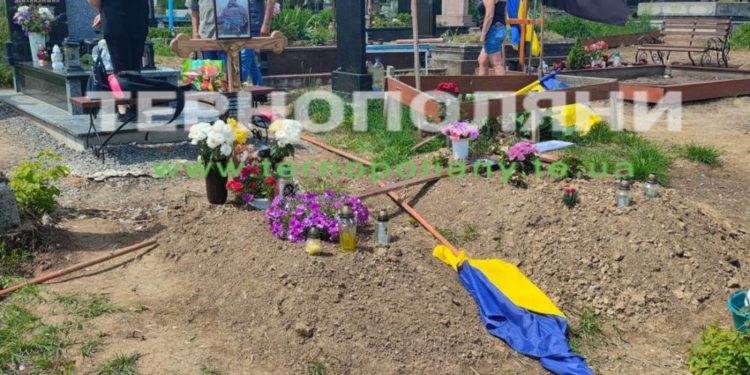 В Гусятині вандали спаплюжили могили