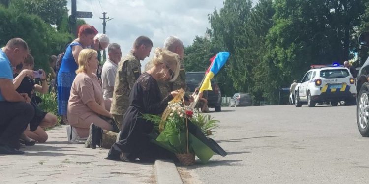 На Тернопільщині попрощалися із газиблим бійцем. Фото соцмережі