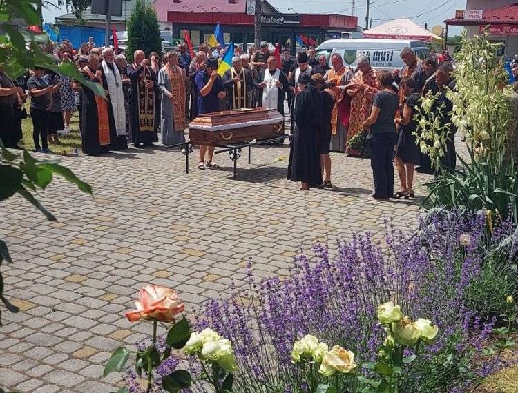 Прощання із загиблим. Фото зі сторінки громади