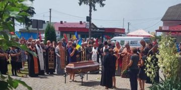 Прощання із загиблим. Фото зі сторінки громади