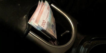 відкупитися від поліції