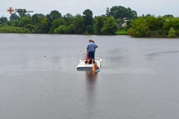 Рятувальники спасли трьох людей на Тернопільщині