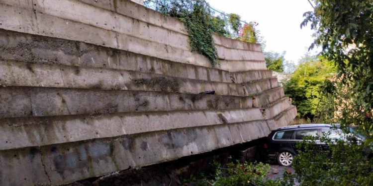 посунулася опорна стіна у Тернополі