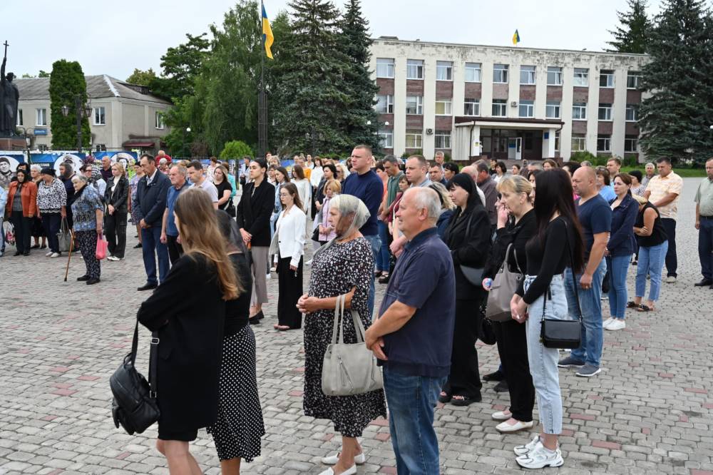 в Ланівцях відкрили алею пам'яті