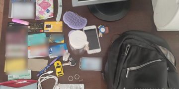 привласнила чужий наплічник