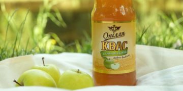 Квас "Опілля" із яблучним смаком.