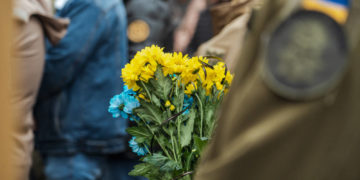 На фасаді будинку в Тернополі встановили меморіальну таблицю загиблому капітану ЗСУ Сергію Королю