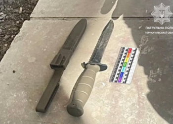 затримали чоловіка з холодною зброєю