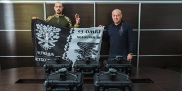 Міська рада Тернополя закупляє та передає на фронт розвідувальні та ударні дрони, військові радіостанції, комп’ютери, військову форму.