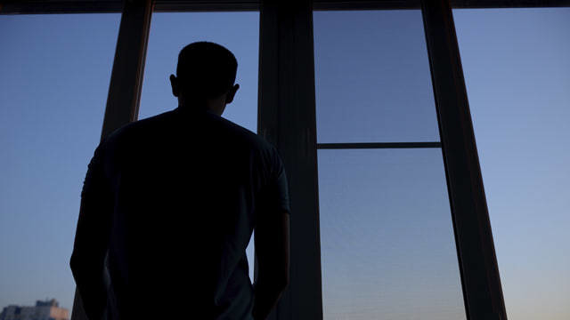 вистрибнув з вікна