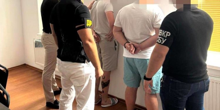 на Тернопільщині затримали групу осіб, які допомагали ухилянтам