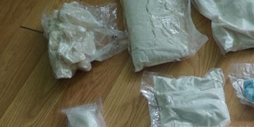 передавали наркотики у в'язницю