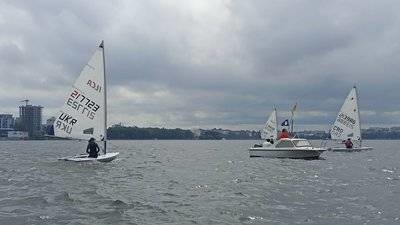 Спортсмени на одномісних яхтах класу ILCA. Суспільне Тернопіль