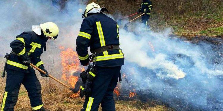 Рятувальники Тернопільщини використовують дрони, аби знаходити паліїв сухої трави