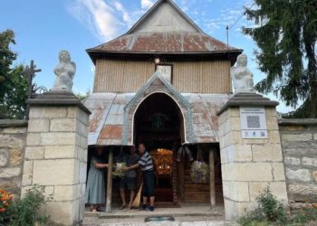на Тернопільщині реставрують старовинний храм