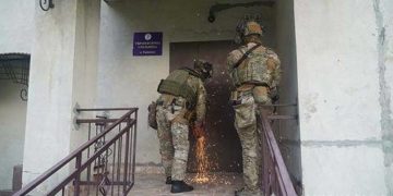 незаконно утримували людей