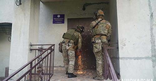 незаконно утримували людей