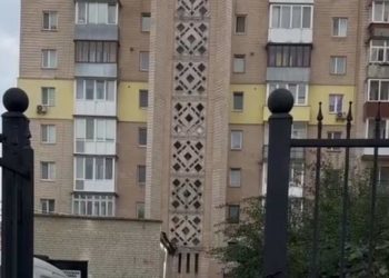 чоловік випав з вікна