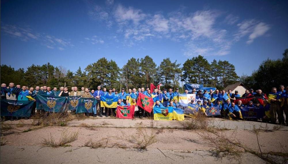 Сьогодні з російського полону повернули трьох захисників з Тернопільської області