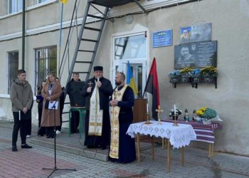 на Тернопільщині відкрили меморіальні таблиці захисникам