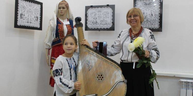 у Тернополі відкрили виставку витинанок