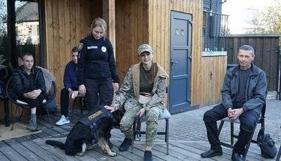 Кінологи допомагають відновлюватися захисникам України. Головне управління Нацполіції у Тернопільській області