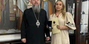Епіфаній нагородив тернопільську волонтерку
