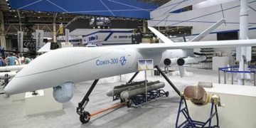 Українські інженери розробили ударний дрон «Сокіл-300», який може літати на відстань до 3300 км