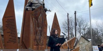 відкрили меморіальну стелу