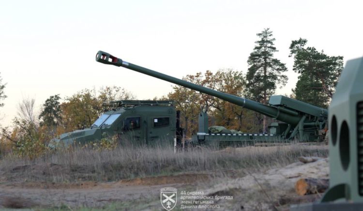 Доброволець “Штурмовик” з Тернопільщини за кермом грізної САУ “Богдана”