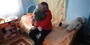 суд покарав жінку за знущання над дитиною