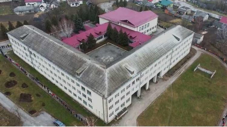 у Зборові закрили школу