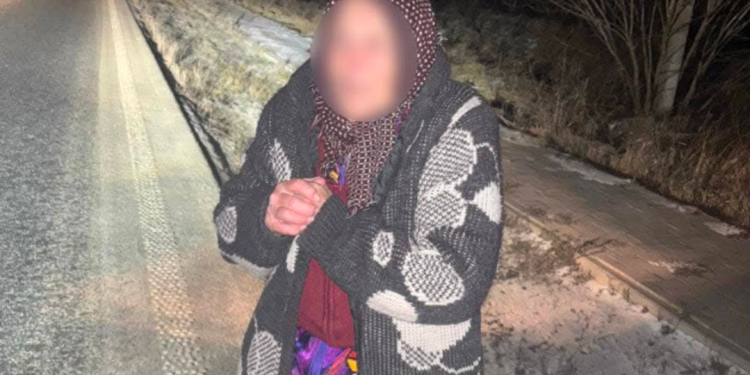 На Тернопільщині правоохоронці допомогли пенсіонерці