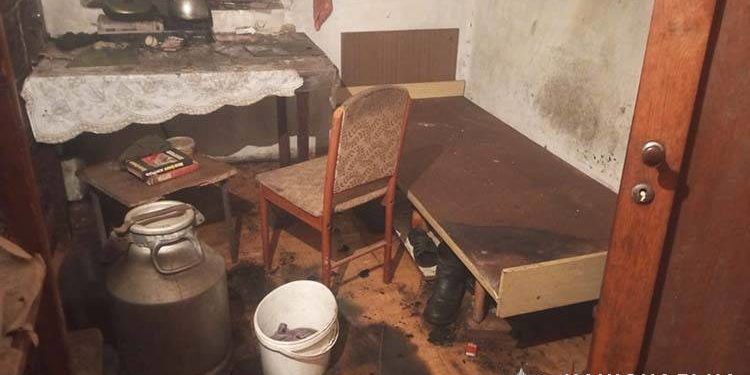 Поліція виявила мертвого чоловіка