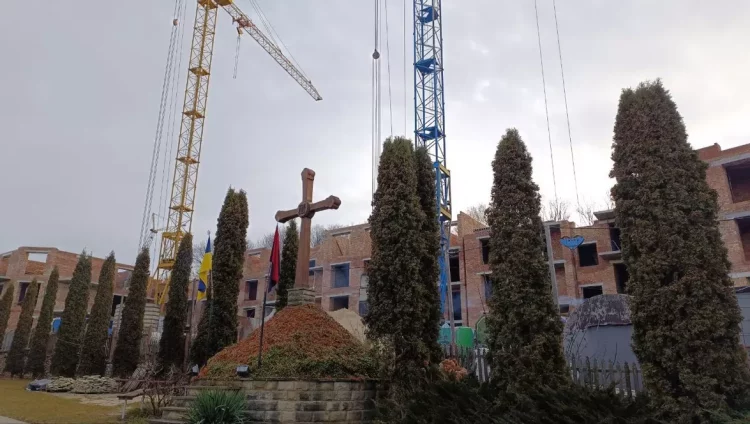 Незаконне будівництво