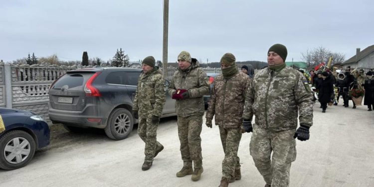 У Мишковичах на Тернопіллі попрощалися з військовим Олегом Могилою