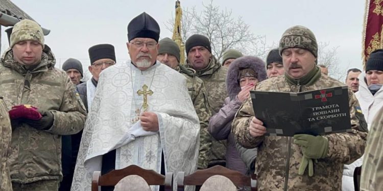 У Мишковичах на Тернопіллі попрощалися з військовим Олегом Могилою