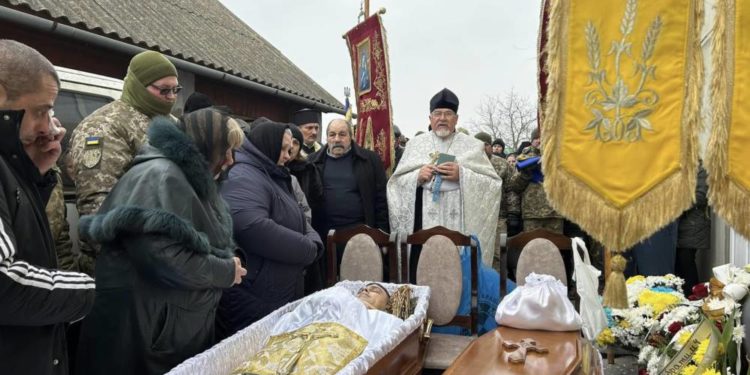 У Мишковичах на Тернопіллі попрощалися з військовим Олегом Могилою