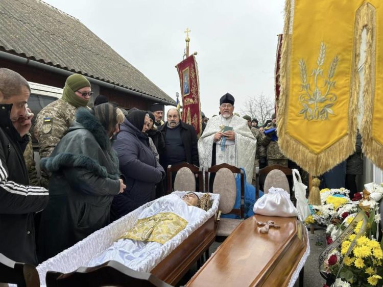 У Мишковичах на Тернопіллі попрощалися з військовим Олегом Могилою