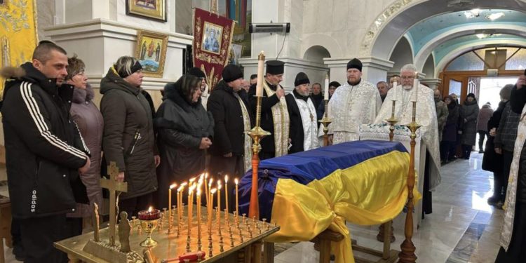 У Мишковичах на Тернопіллі попрощалися з військовим Олегом Могилою