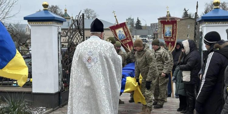 У Мишковичах на Тернопіллі попрощалися з військовим Олегом Могилою