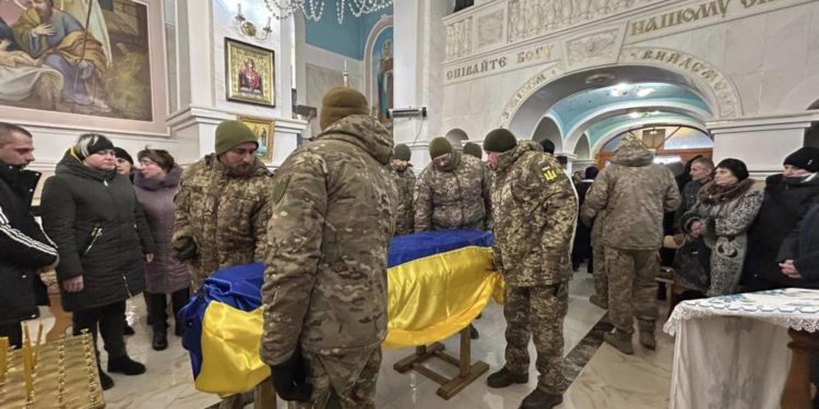 У Мишковичах на Тернопіллі попрощалися з військовим Олегом Могилою