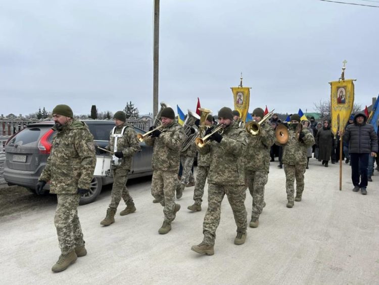 У Мишковичах на Тернопіллі попрощалися з військовим Олегом Могилою