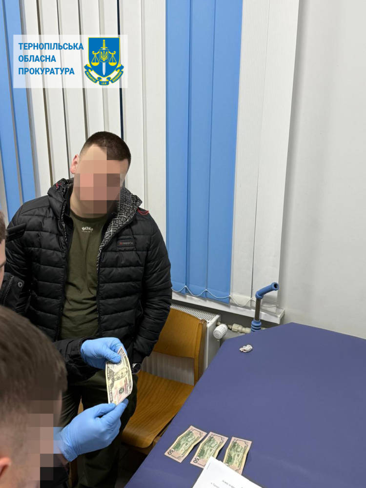 Поліція затримала хабарника