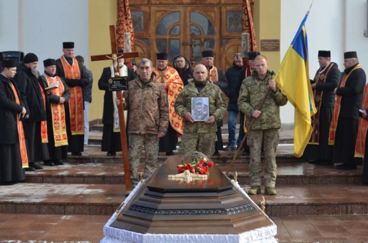 У рідну Білобожницю на Тернопіллі привезли загиблого захисника Петра Фіголя