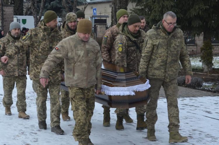 У рідну Білобожницю на Тернопіллі привезли загиблого захисника Петра Фіголя