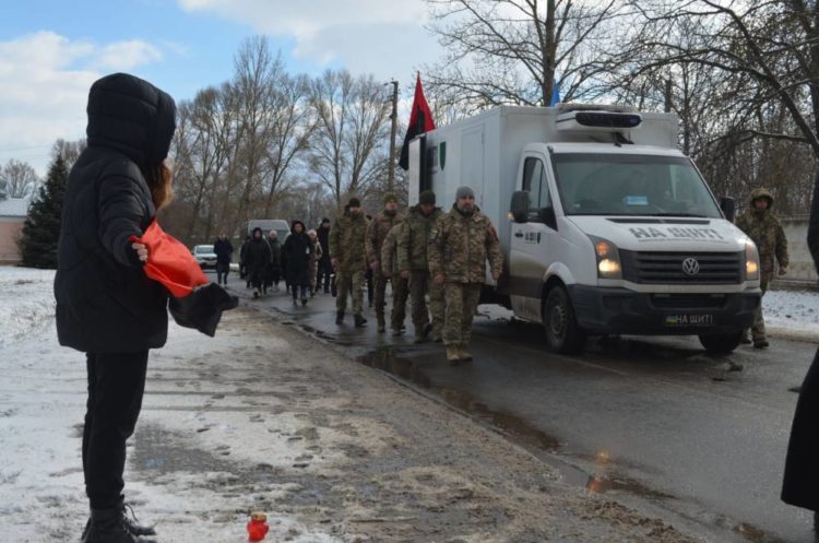 У рідну Білобожницю на Тернопіллі привезли загиблого захисника Петра Фіголя