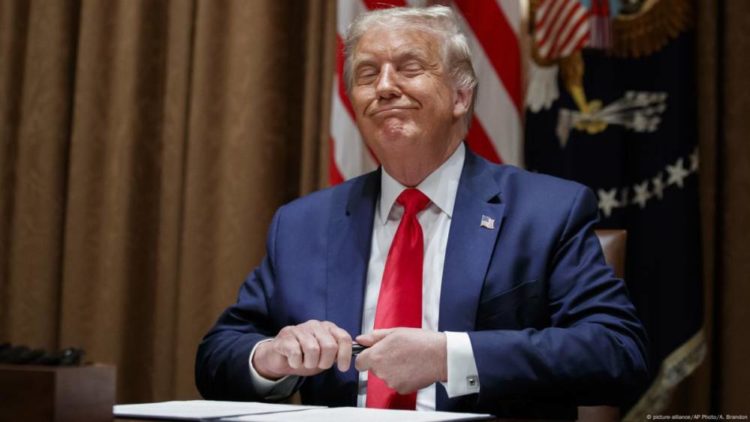 Трамп скасував обов’язкову вакцинацію