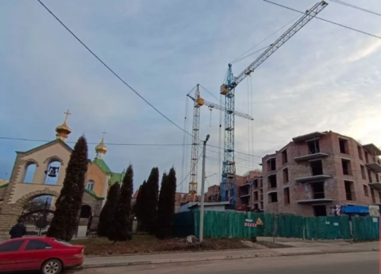 Незаконне будівництво