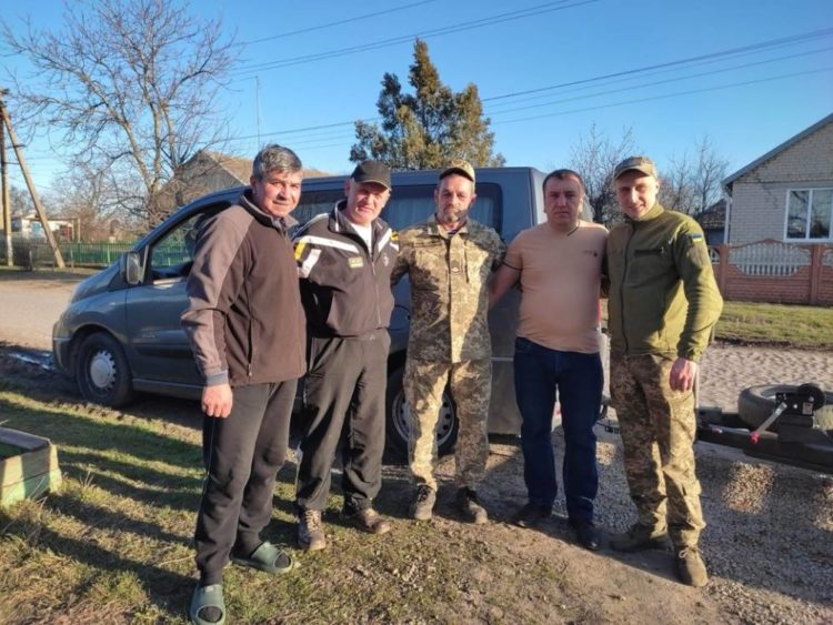 Василь Струхляк з побратимами. Фото надала Надія Струхляк